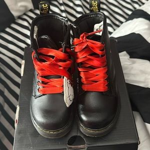 Toddler dr. Martens boots